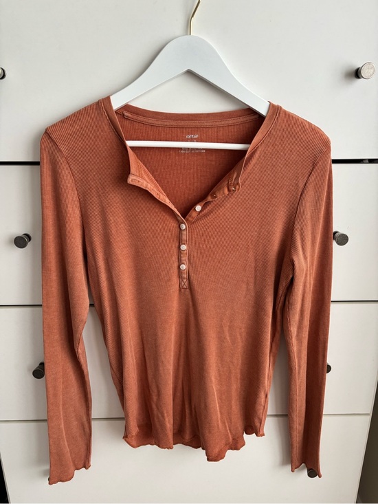 aerie Tops - aerie Ribbed Long-Sleeve Henley Top in Rust Orange